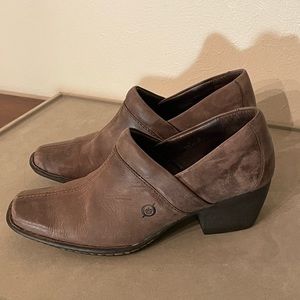Born brown clogs